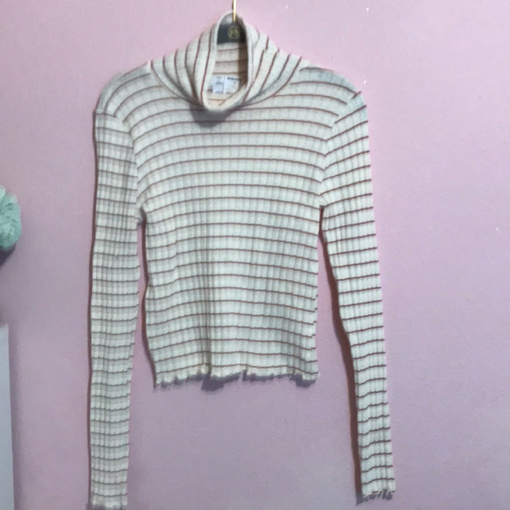 A white and red stripped turtle neck